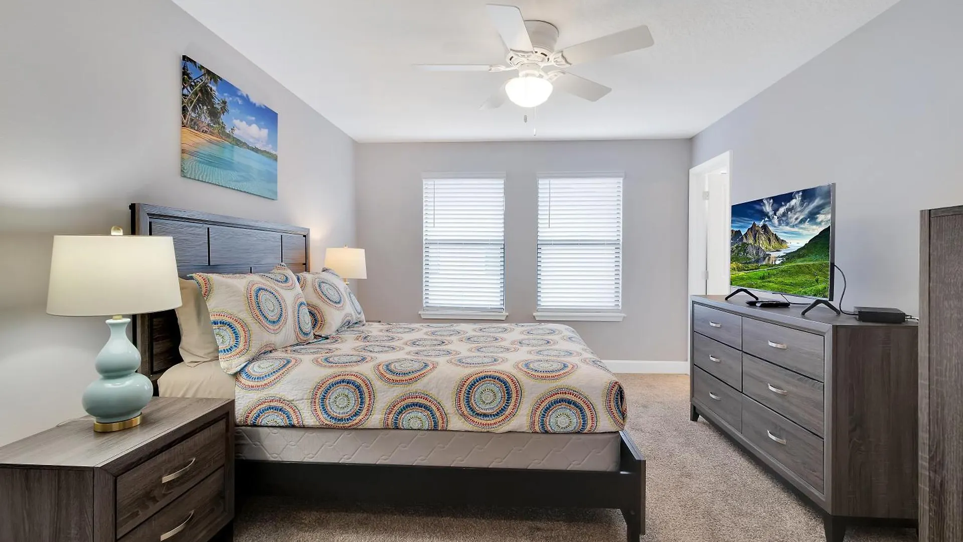 Holiday home Spectacular! Townhome 9 Miles To World!