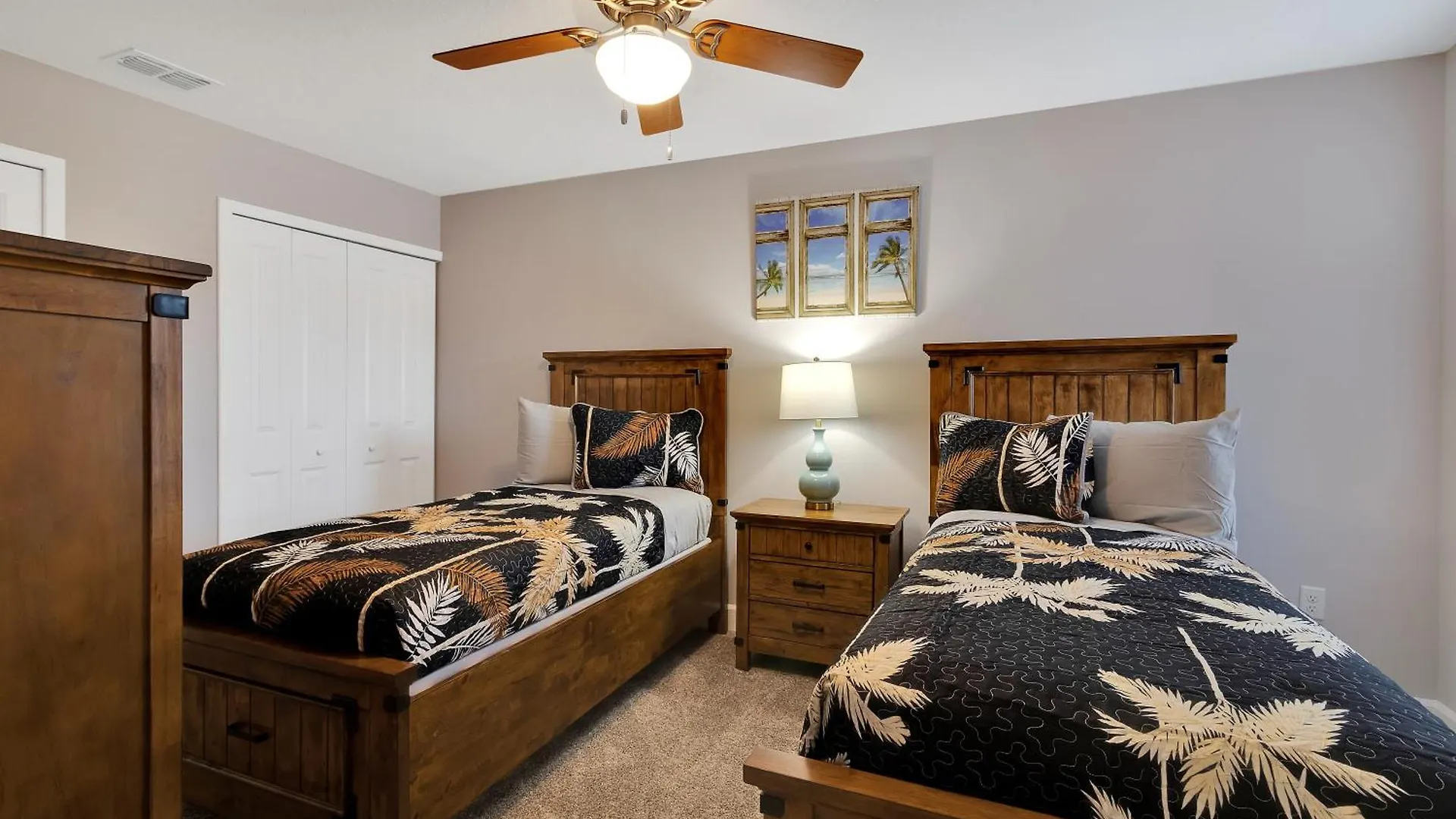 Holiday home Spectacular! Townhome 9 Miles To World! *