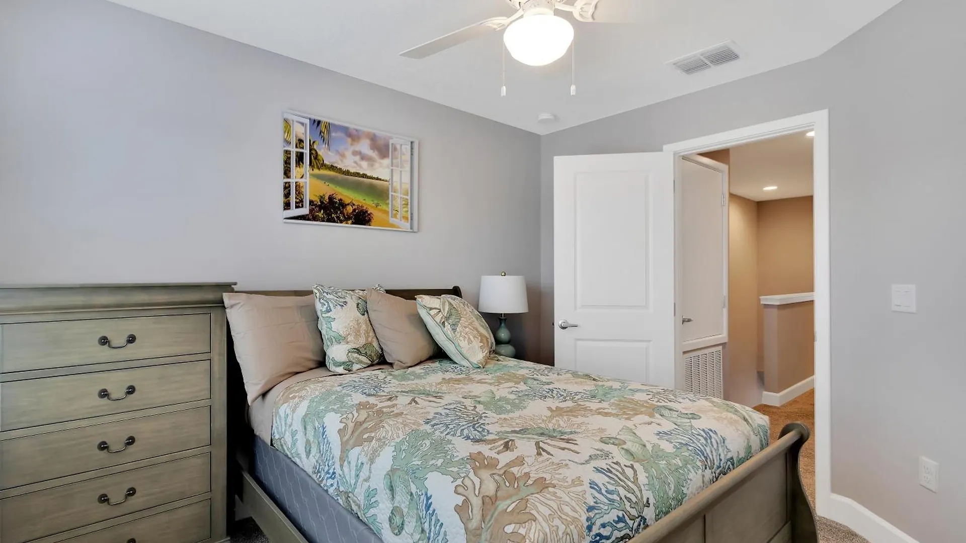 Spectacular! Townhome 9 Miles To World! Holiday home