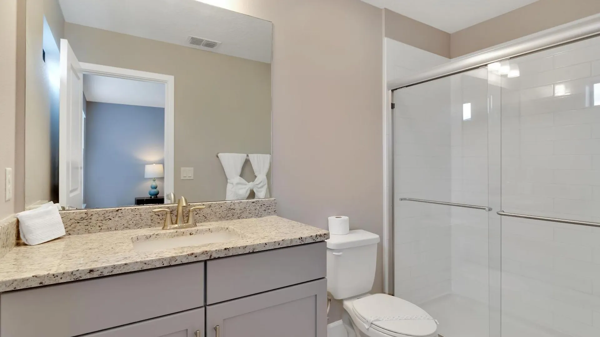 Spectacular! Townhome 9 Miles To World! *