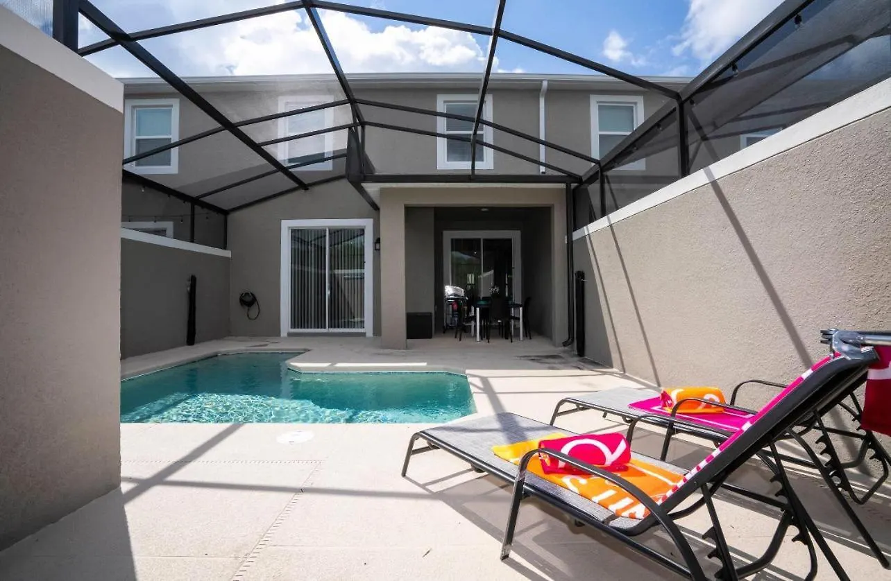 Storey Resort, Private Pool, Near Famous Attractions!! Holiday home *