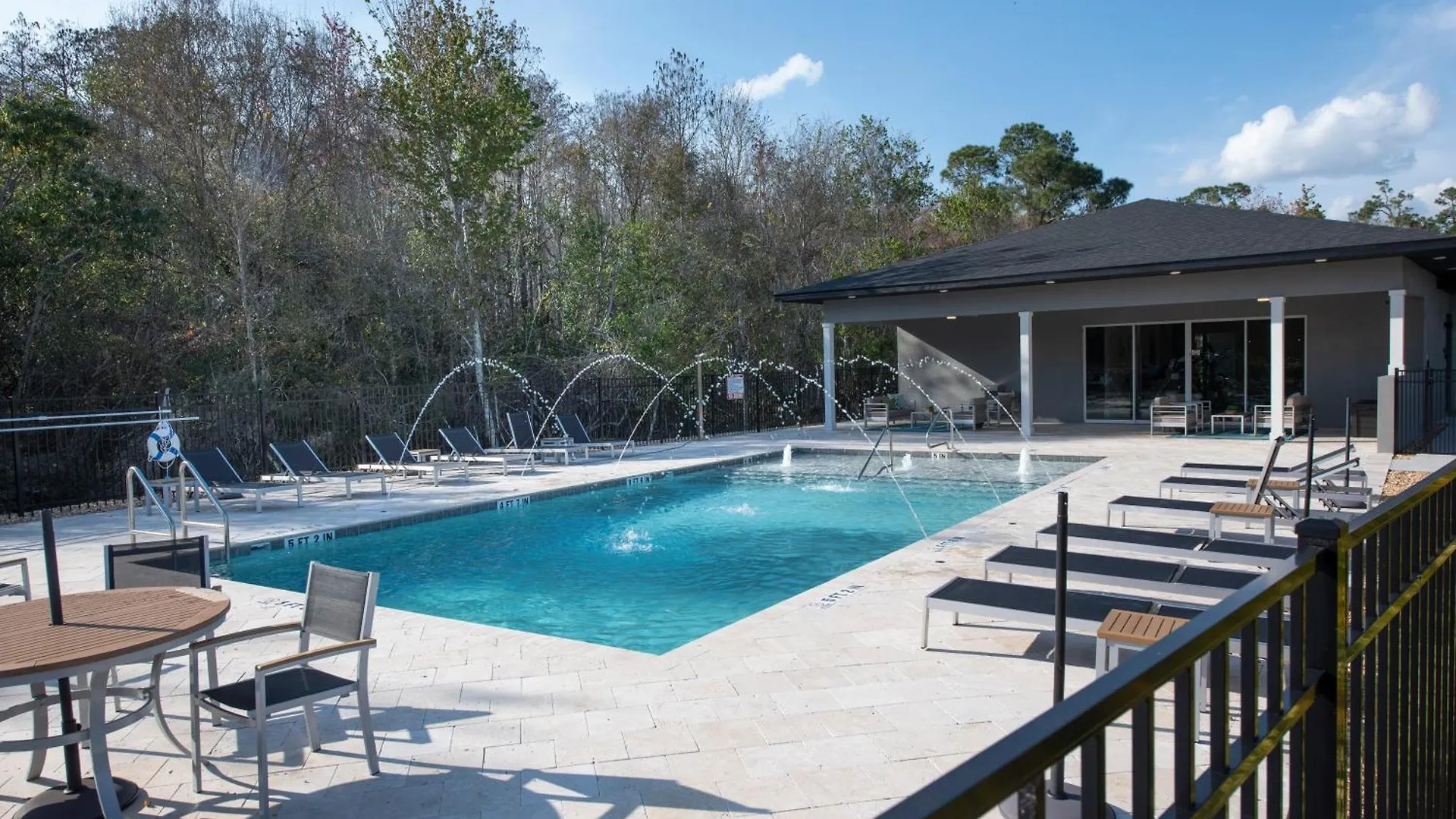 Incredible 4bd With Pool And Bbq Near