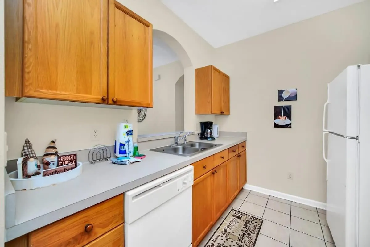 3 Bedroom 2 Bath In Windsor Palms *