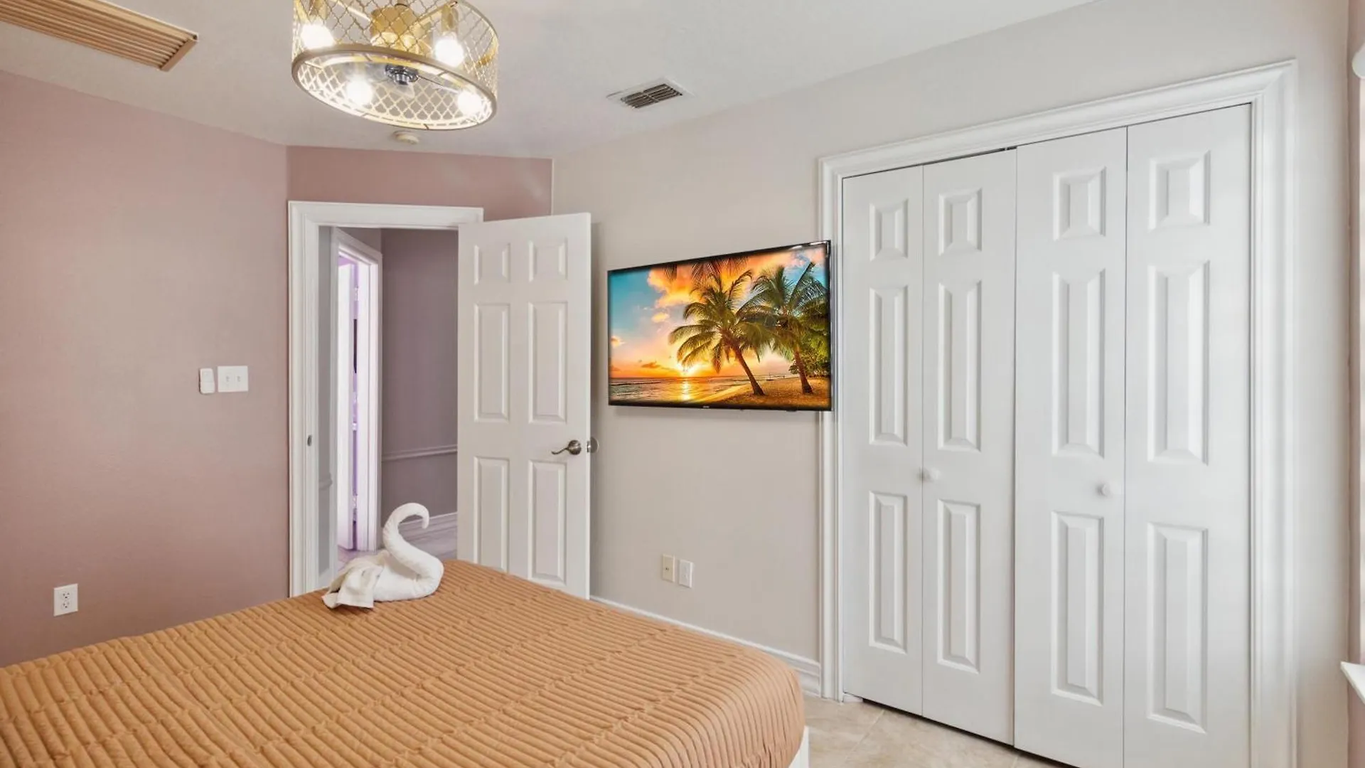 Fascinating Private Pool And Game-room, Near Disney!! Holiday home