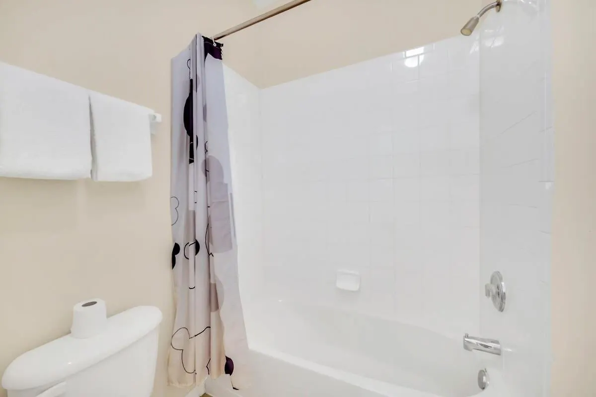 3 Bedroom 2 Bath In Windsor Palms