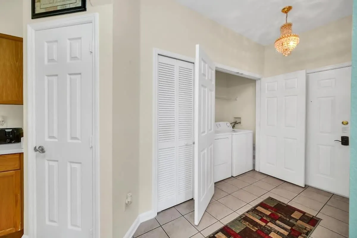 3 Bedroom 2 Bath In Windsor Palms *
