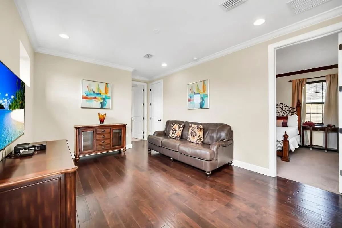 Main Street In Luxury Reunion Holiday home