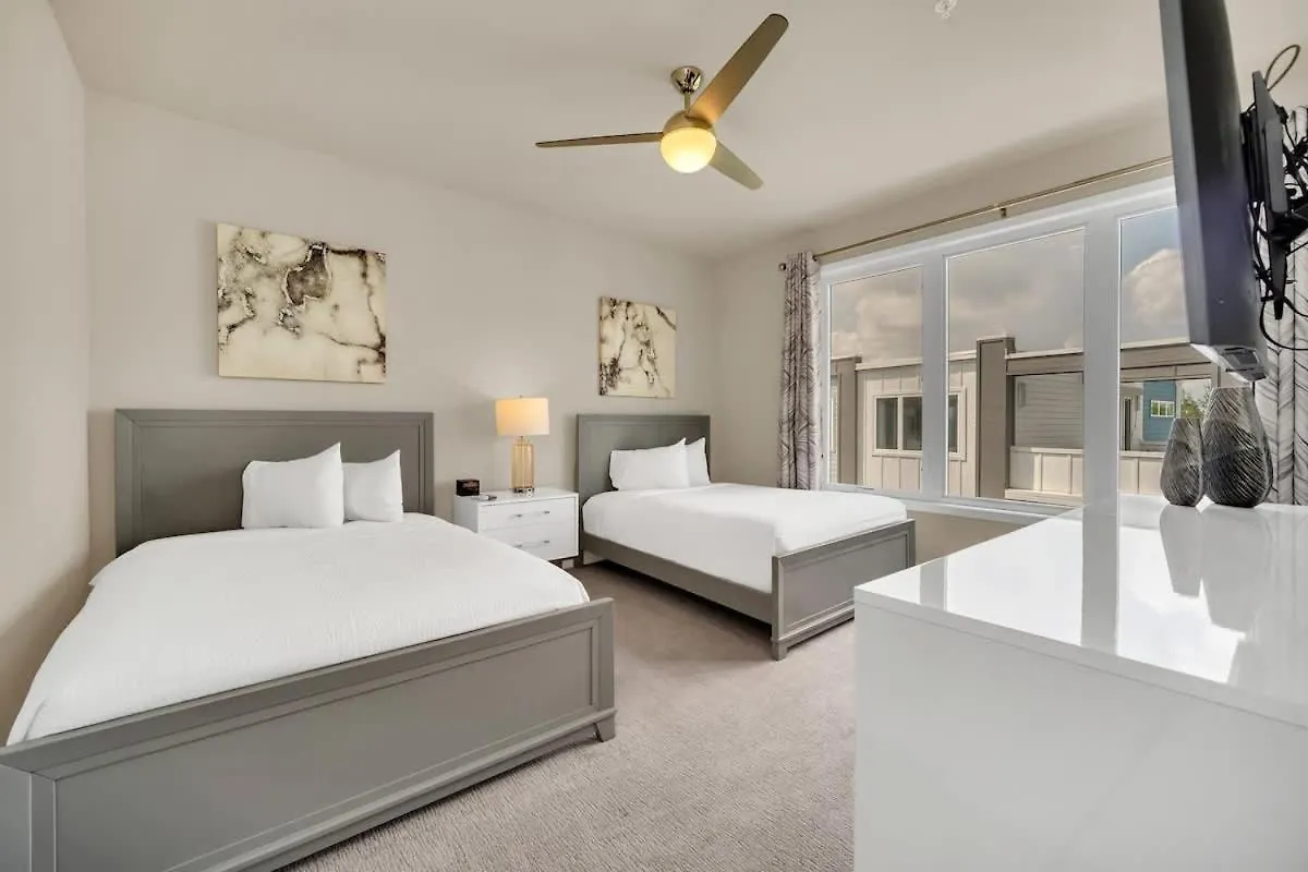 New Modern Oasis Near Kissimmee