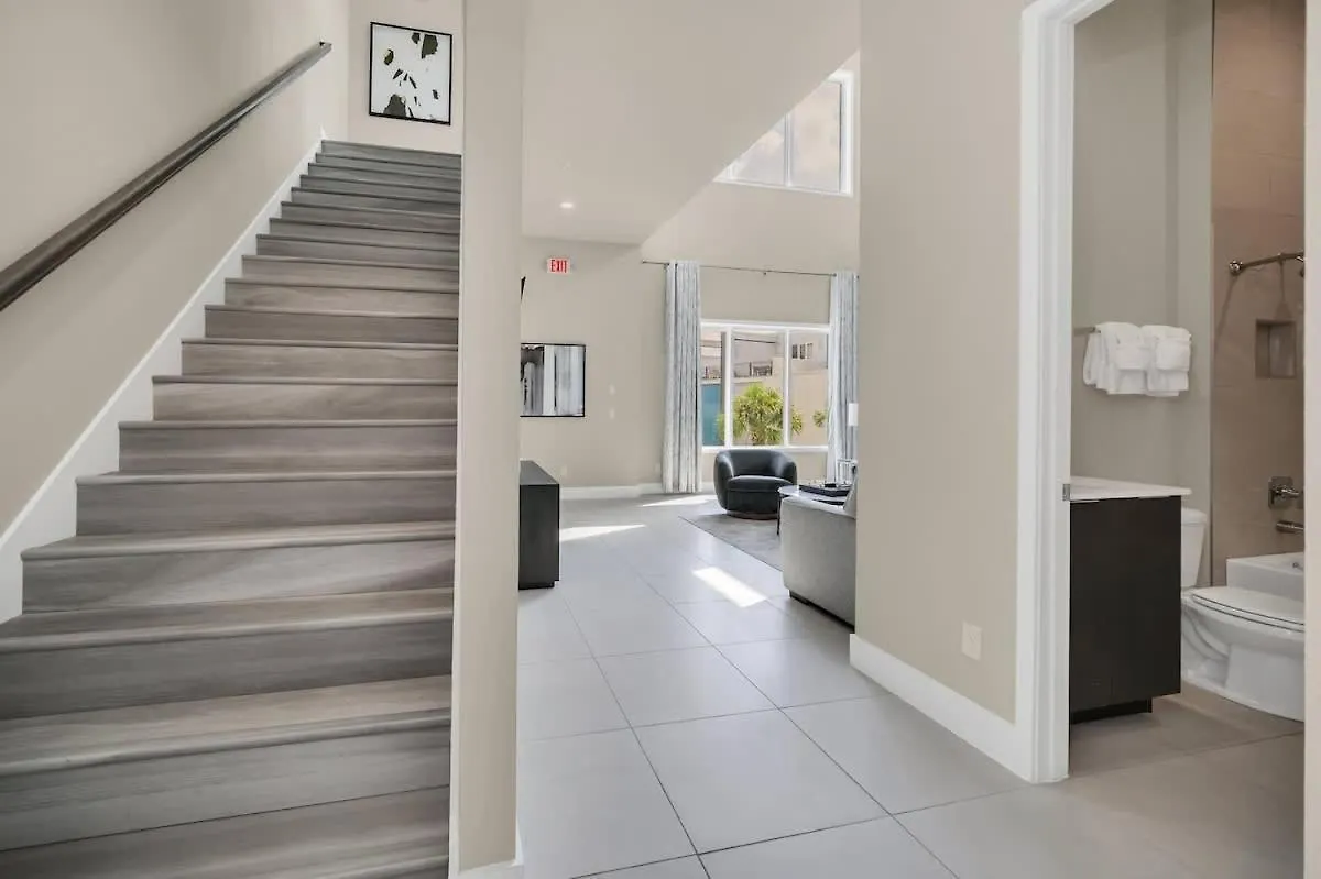 New Modern Oasis Near Holiday home *