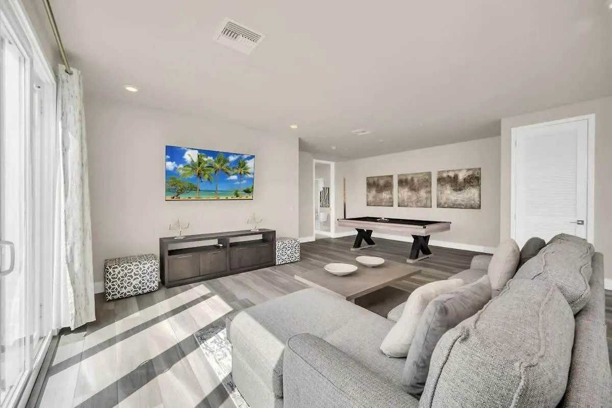 New Modern Oasis Near Holiday home *