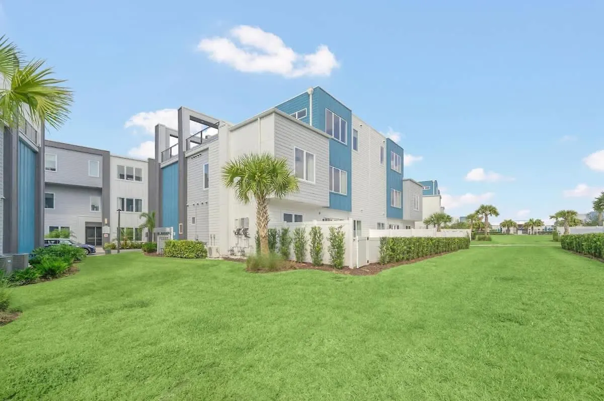 New Modern Oasis Near Holiday home *