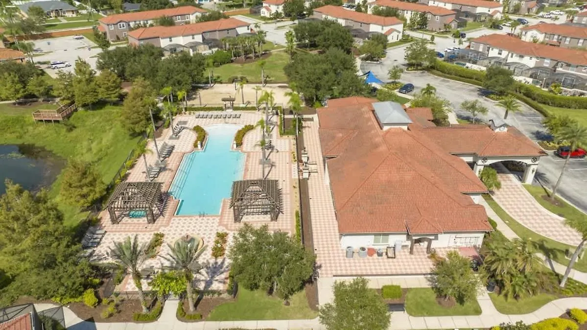 Beautiful Townhouse In Bella Vida