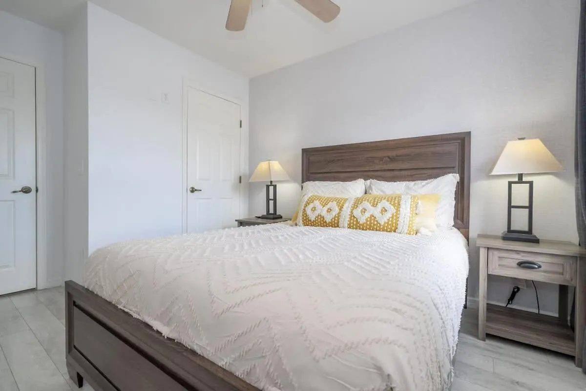 Beautiful Townhouse In Bella Vida