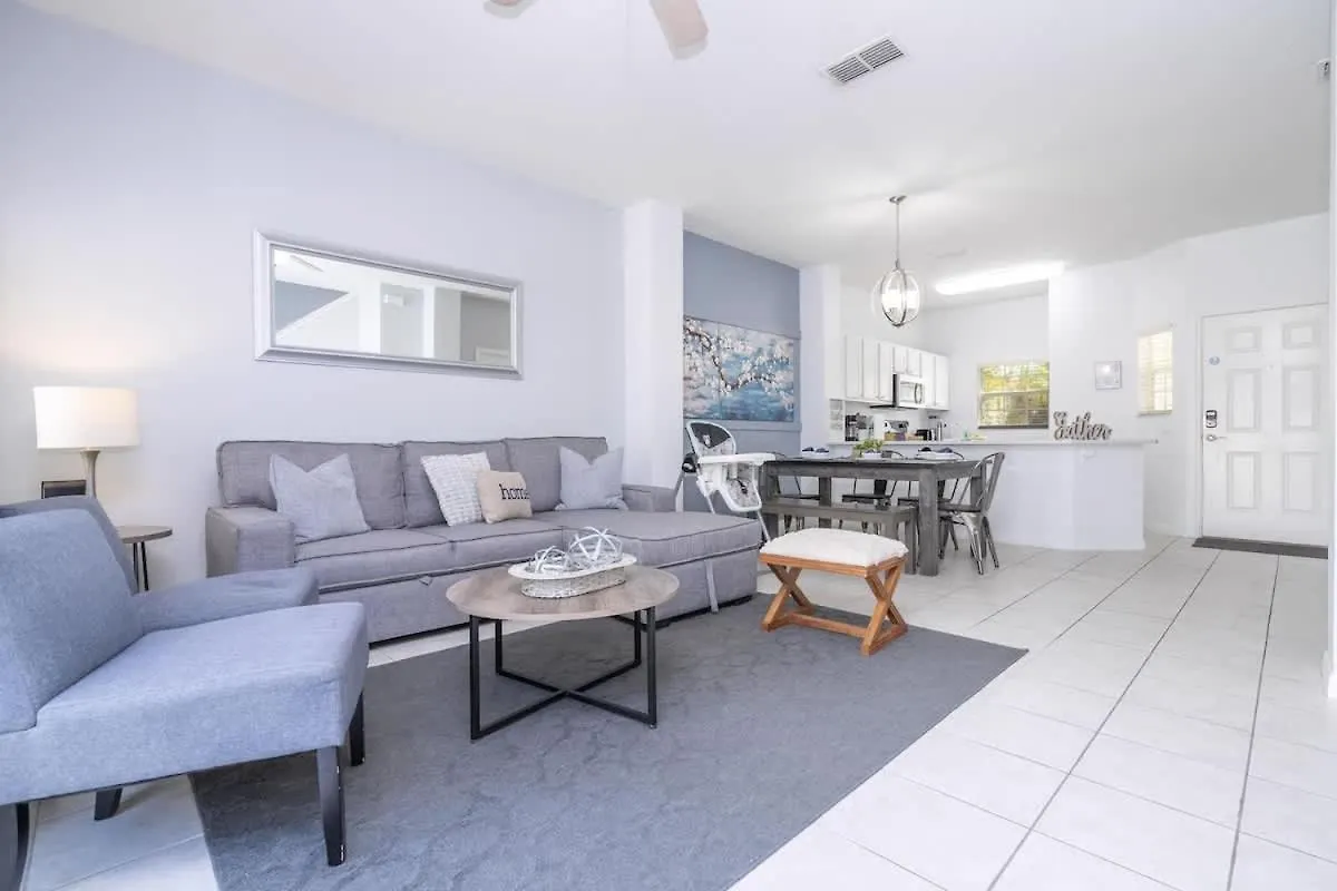 Beautiful Townhouse In Bella Vida
