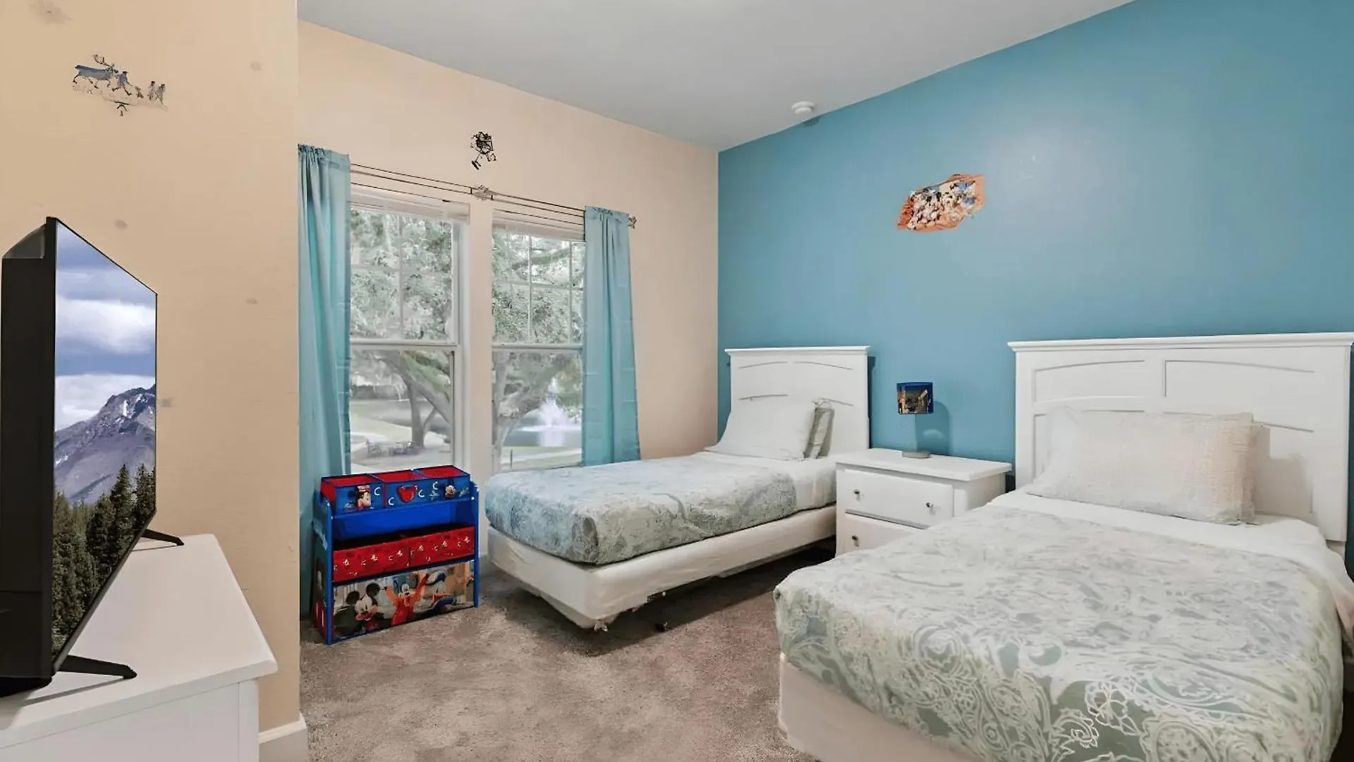 Holiday home Charming 4-bedroom Near W/ Clubhouse *