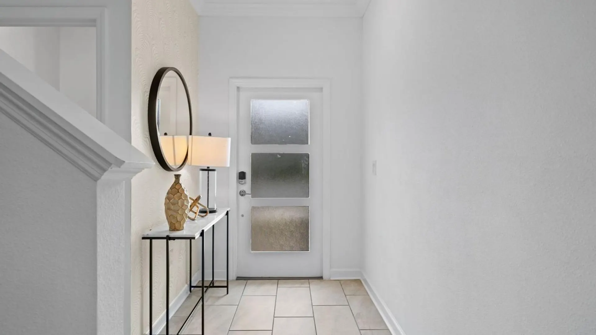Stunning At Storey Close To Holiday home