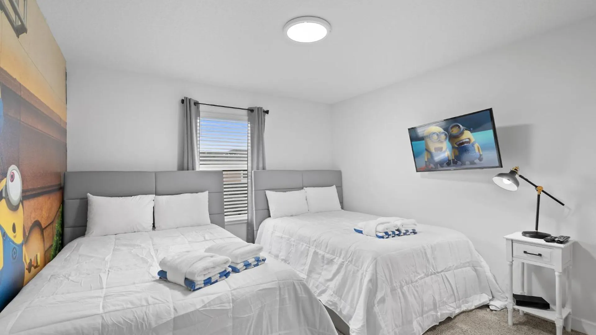Stunning At Storey Close To Holiday home *