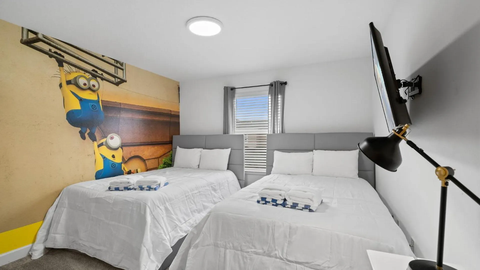 Stunning At Storey Close To Holiday home *