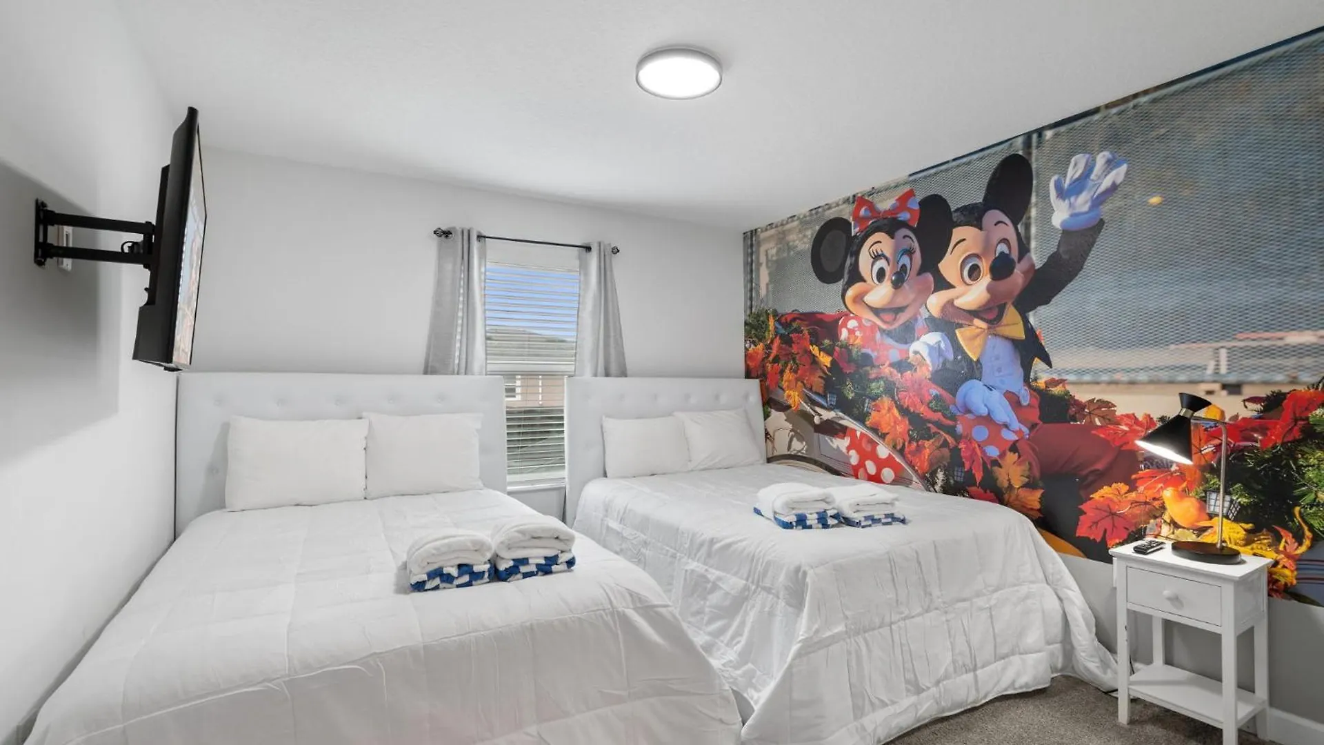 Stunning At Storey Close To Kissimmee