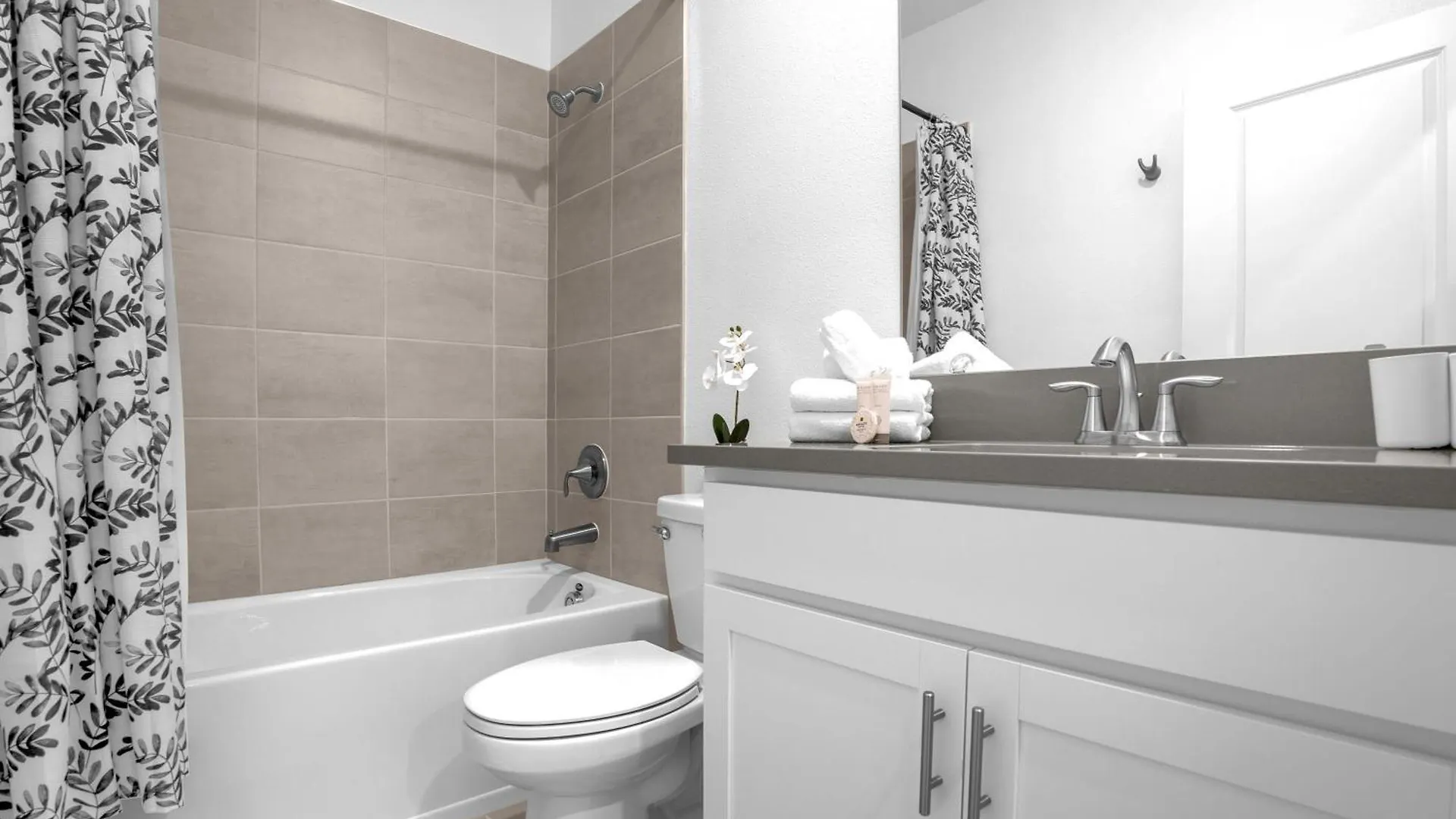 Upstay - New Build At Championsgate With & Pool