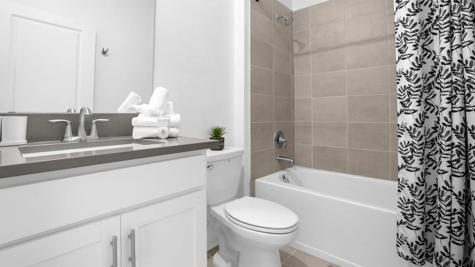 Holiday home Upstay - New Build At Championsgate With & Pool *
