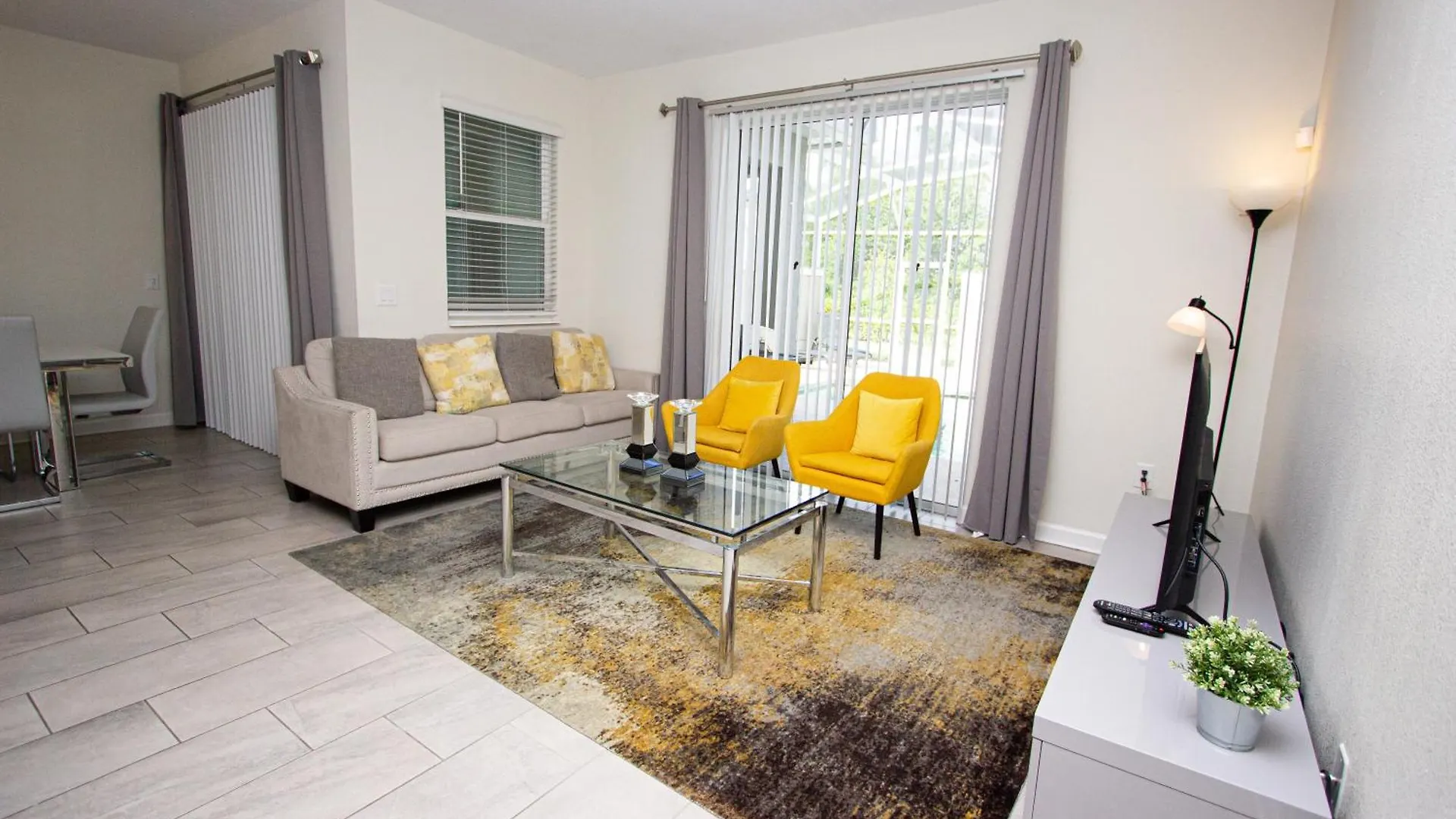 Pool & Play Family Townhome Near Holiday home *