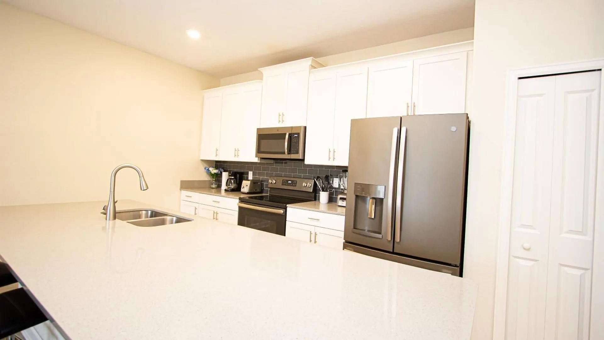 Pool & Play Family Townhome Near *