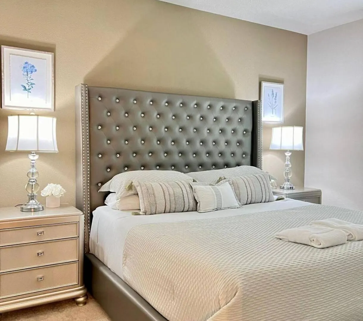 Beautiful Townhouse Next To Parks 04