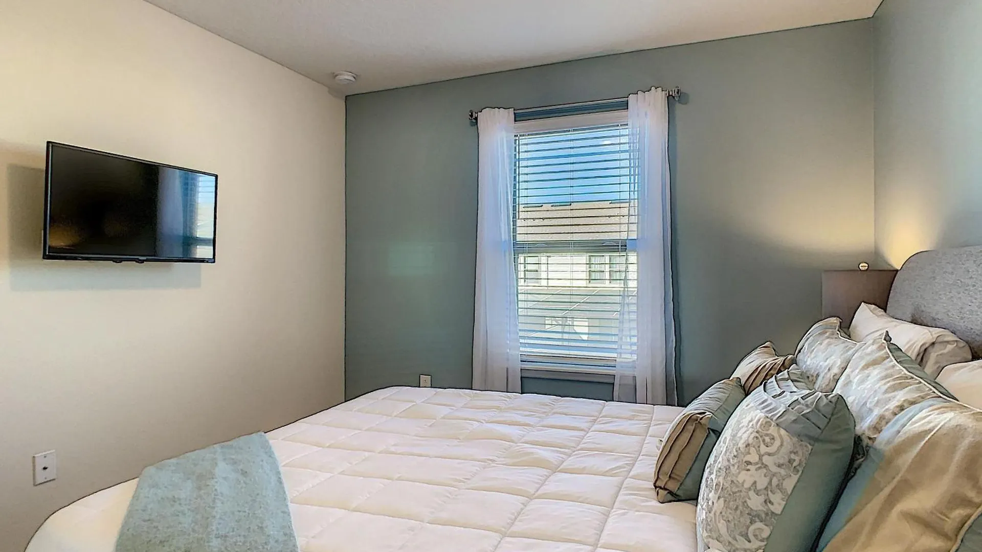 New Lovely Townhouse 5 Beds Private Pool Cub Free