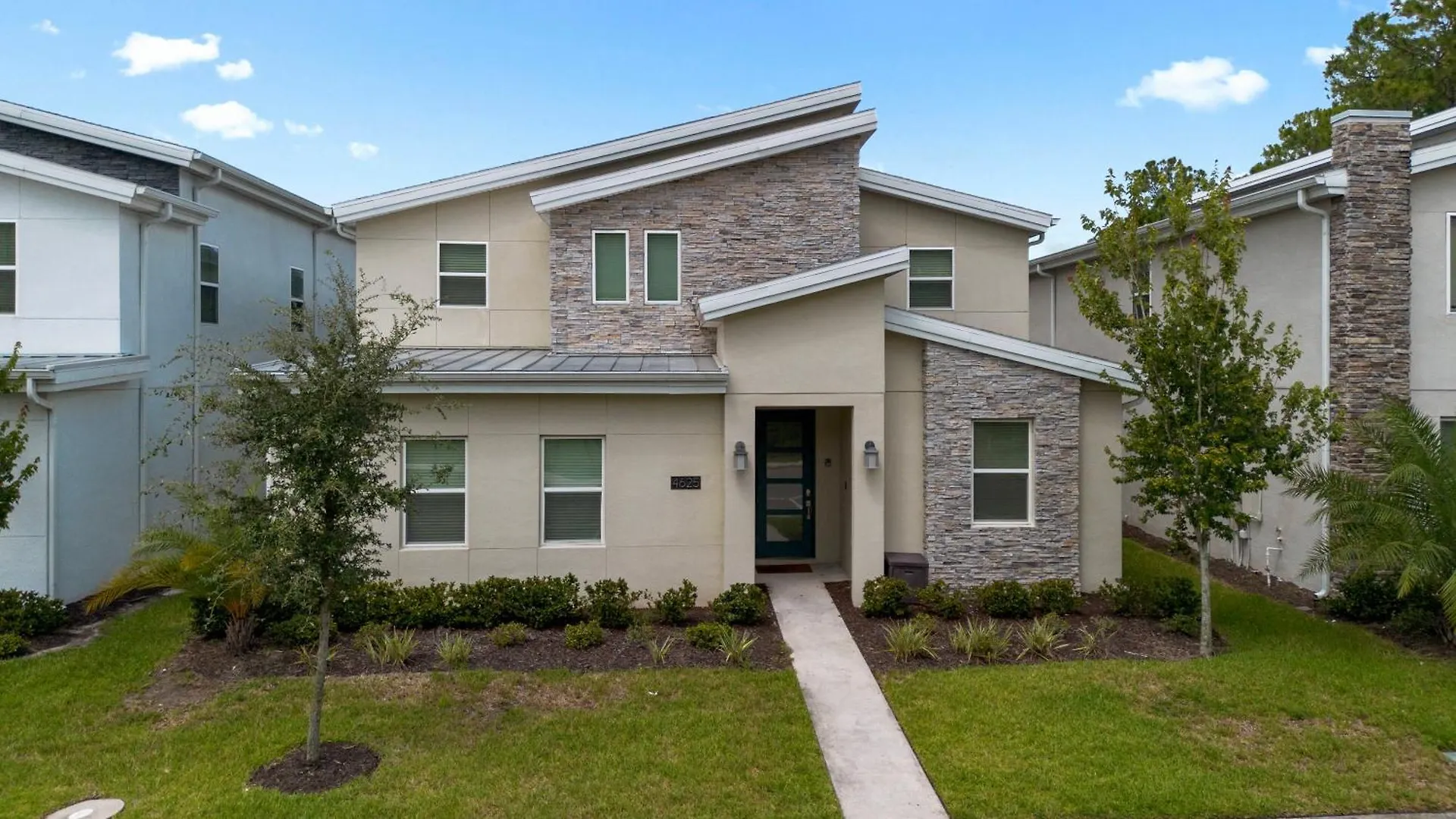 New 8 Bedrooms And 5 Bathrooms At Storey Holiday home Kissimmee