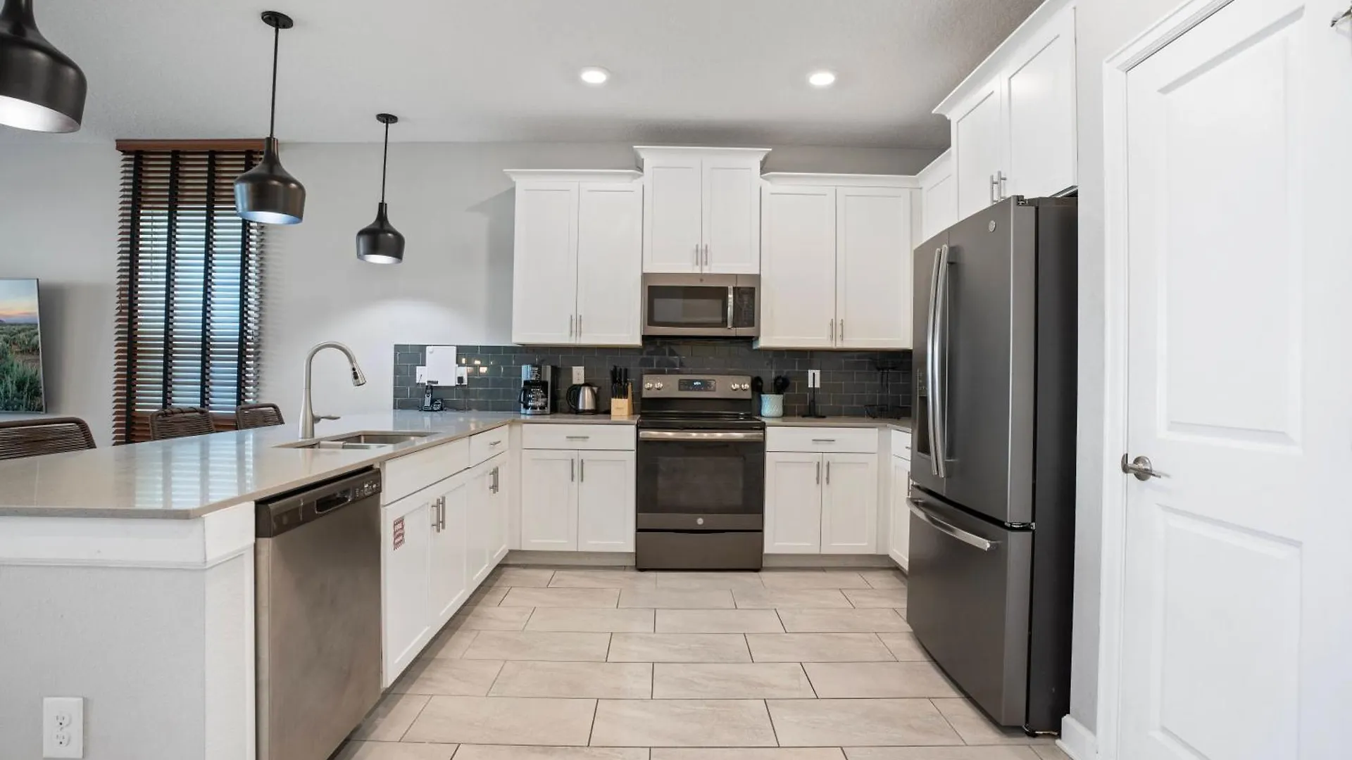 New 8 Bedrooms And 5 Bathrooms At Storey Holiday home Kissimmee