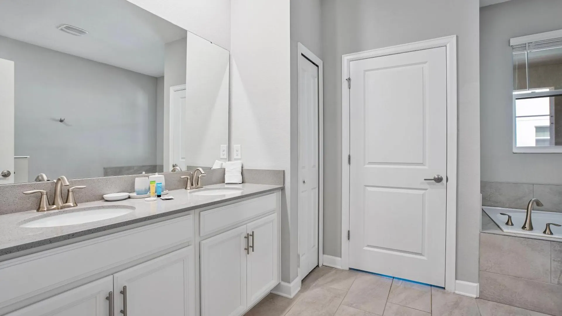 New 8 Bedrooms And 5 Bathrooms At Storey