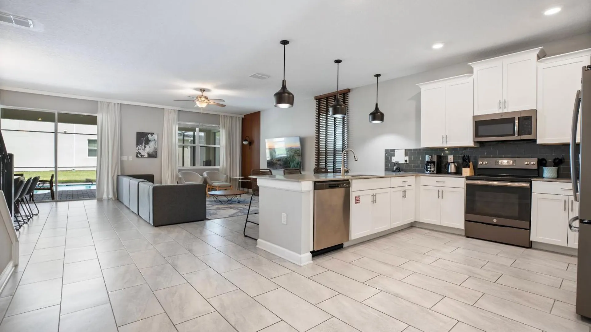 New 8 Bedrooms And 5 Bathrooms At Storey Kissimmee