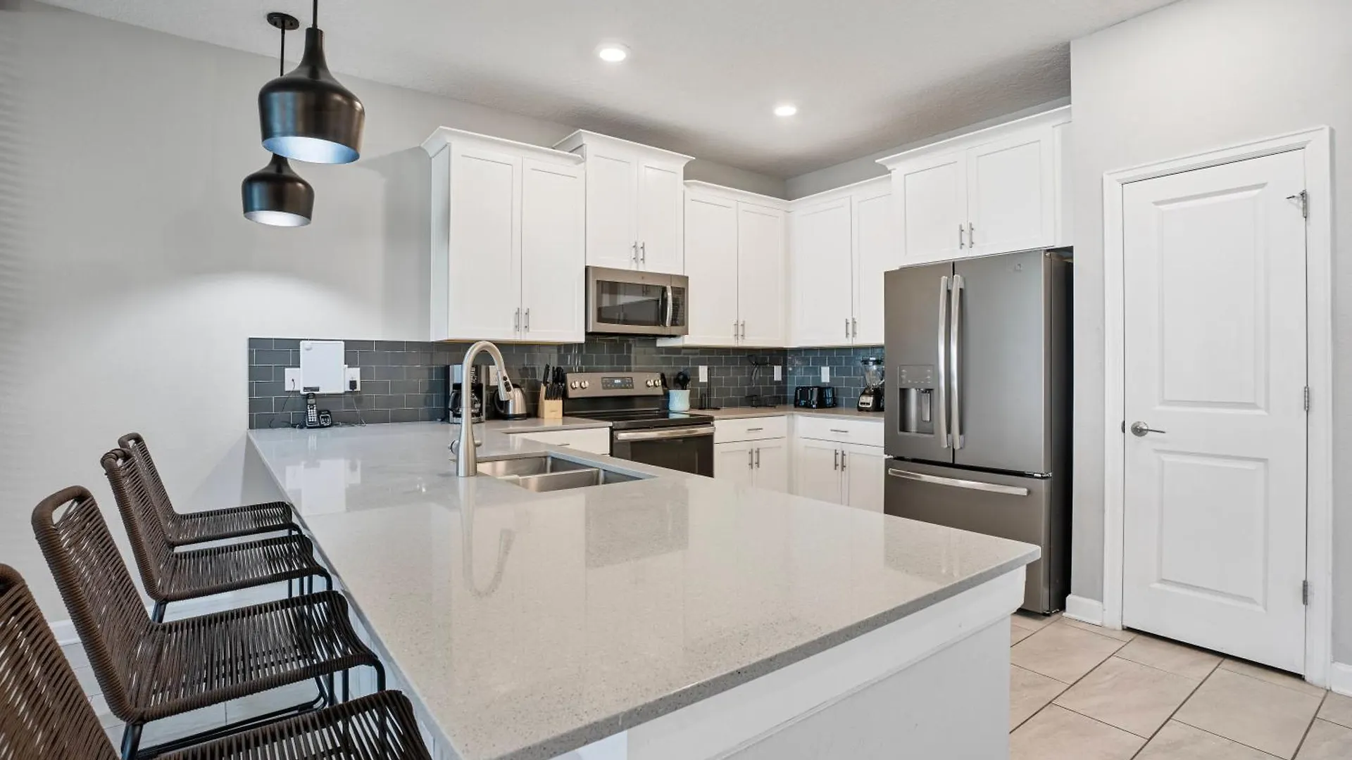 New 8 Bedrooms And 5 Bathrooms At Storey