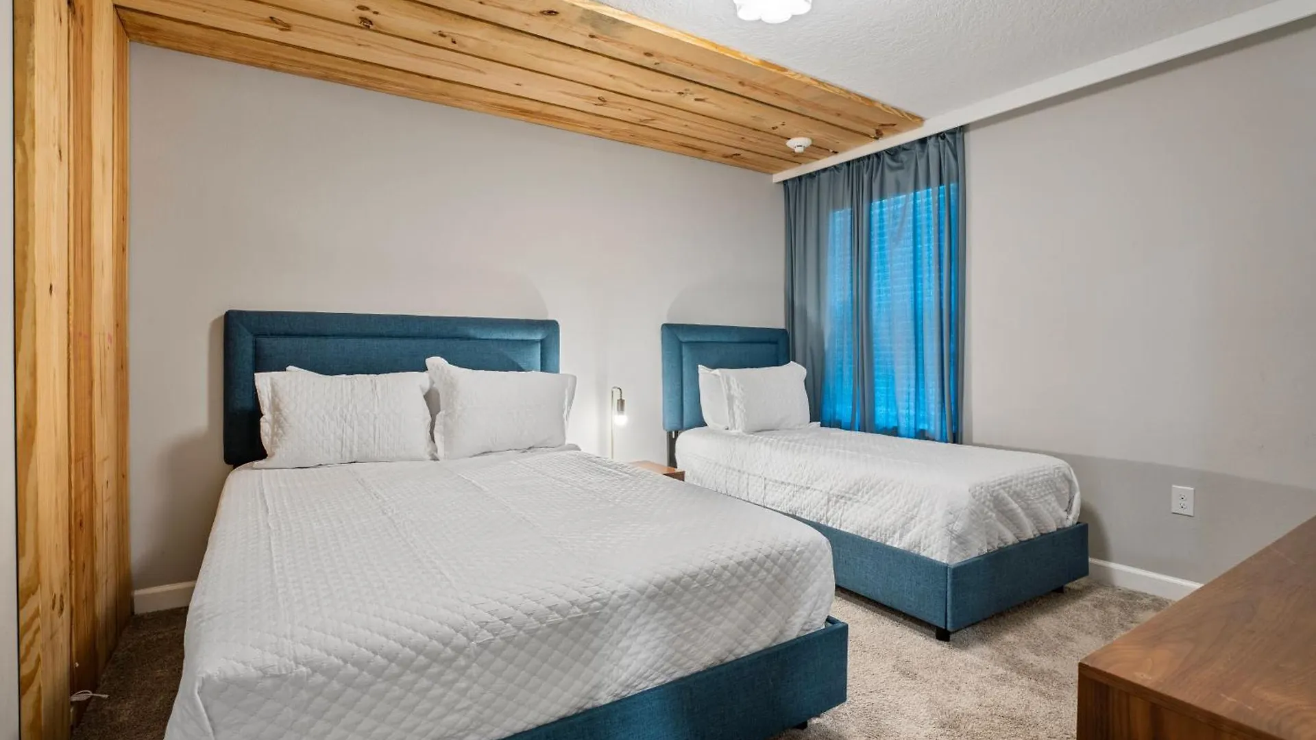 New 8 Bedrooms And 5 Bathrooms At Storey Holiday home Kissimmee