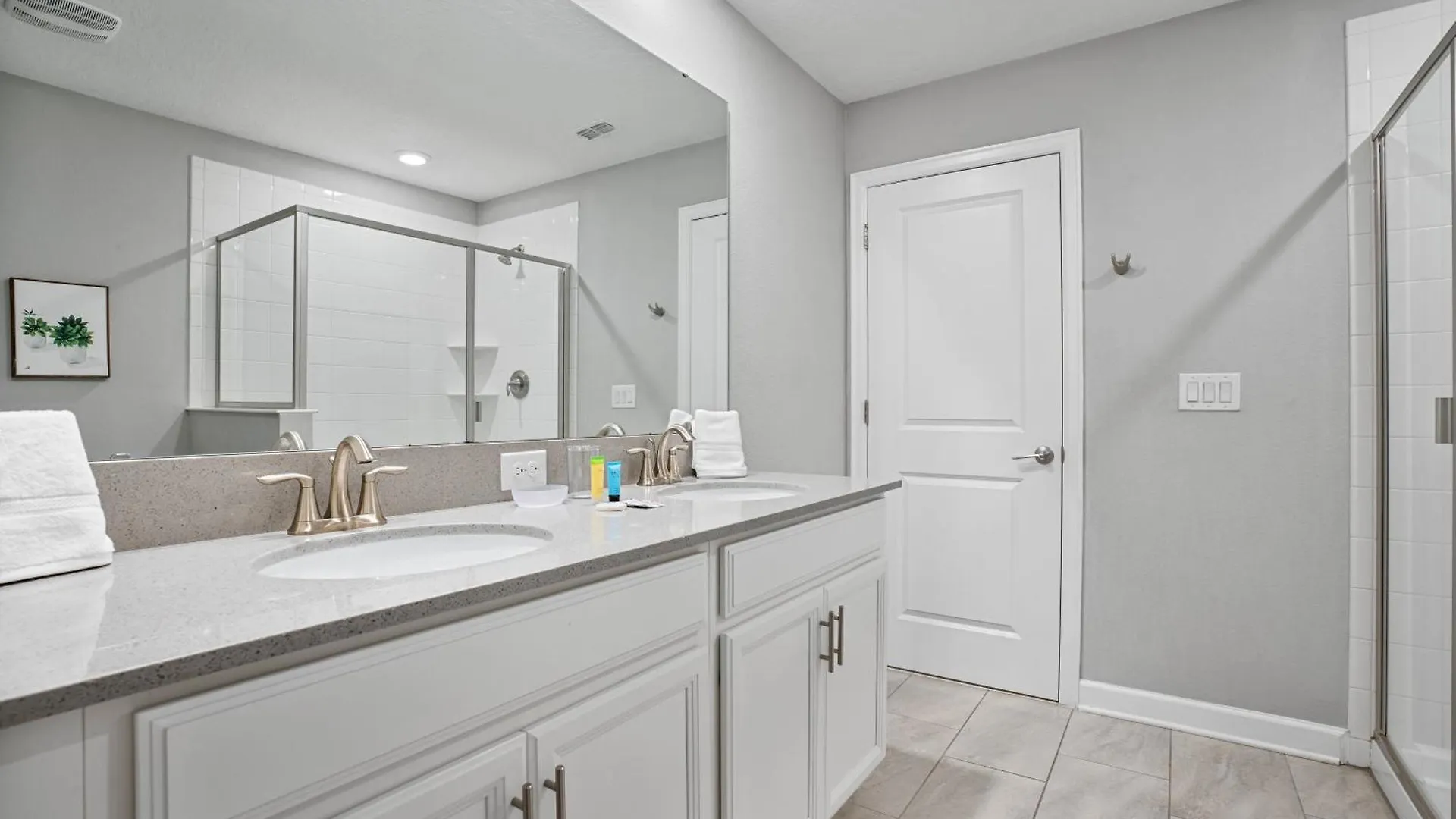 New 8 Bedrooms And 5 Bathrooms At Storey