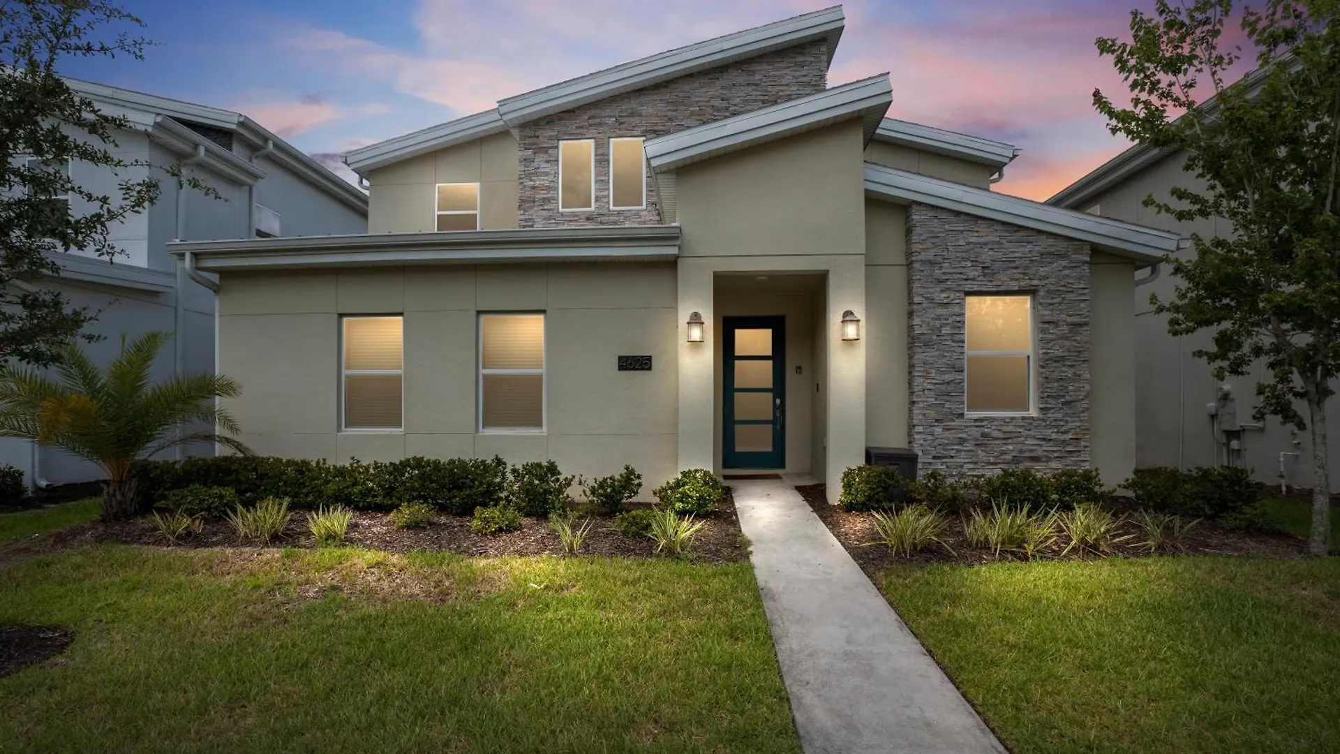 New 8 Bedrooms And 5 Bathrooms At Storey Holiday home *