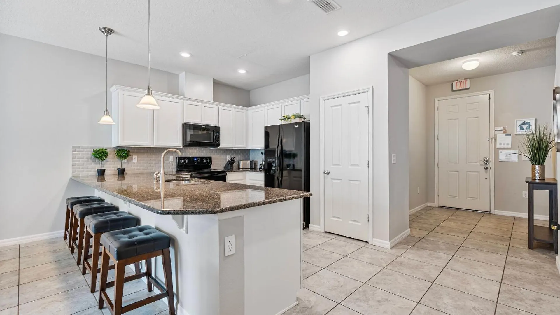 Cozy 4 Bedrooms35 Bath- 8 Miles From Casa vacanze