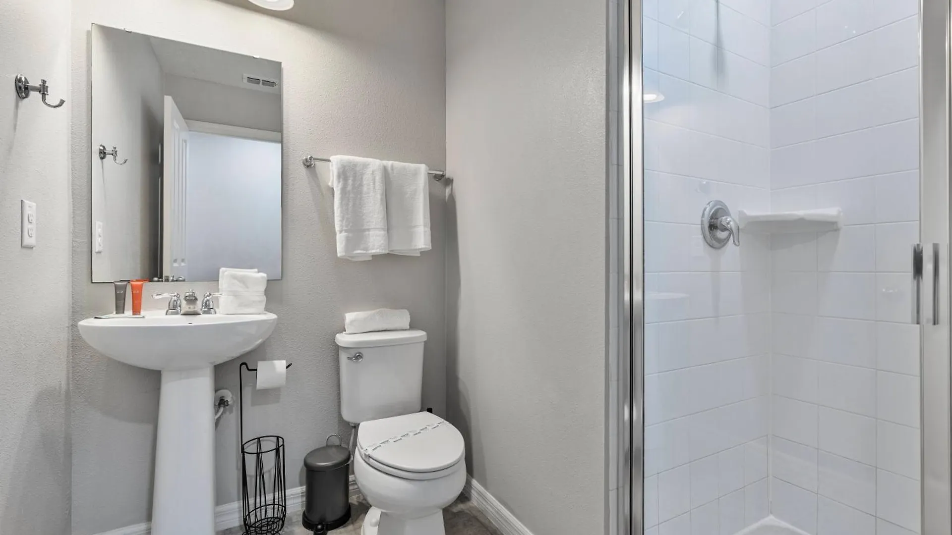 Cozy 4 Bedrooms35 Bath- 8 Miles From Kissimmee