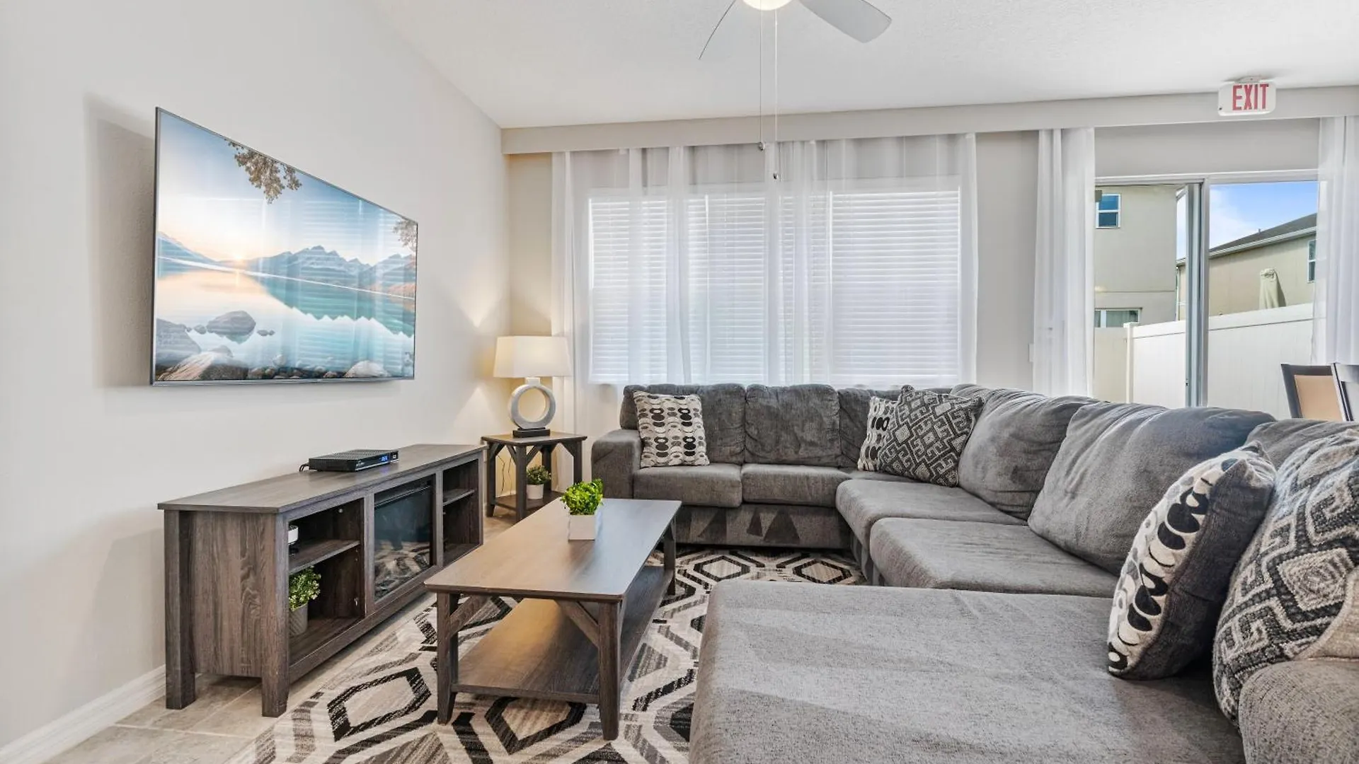 Cozy 4 Bedrooms35 Bath- 8 Miles From Casa vacanze *