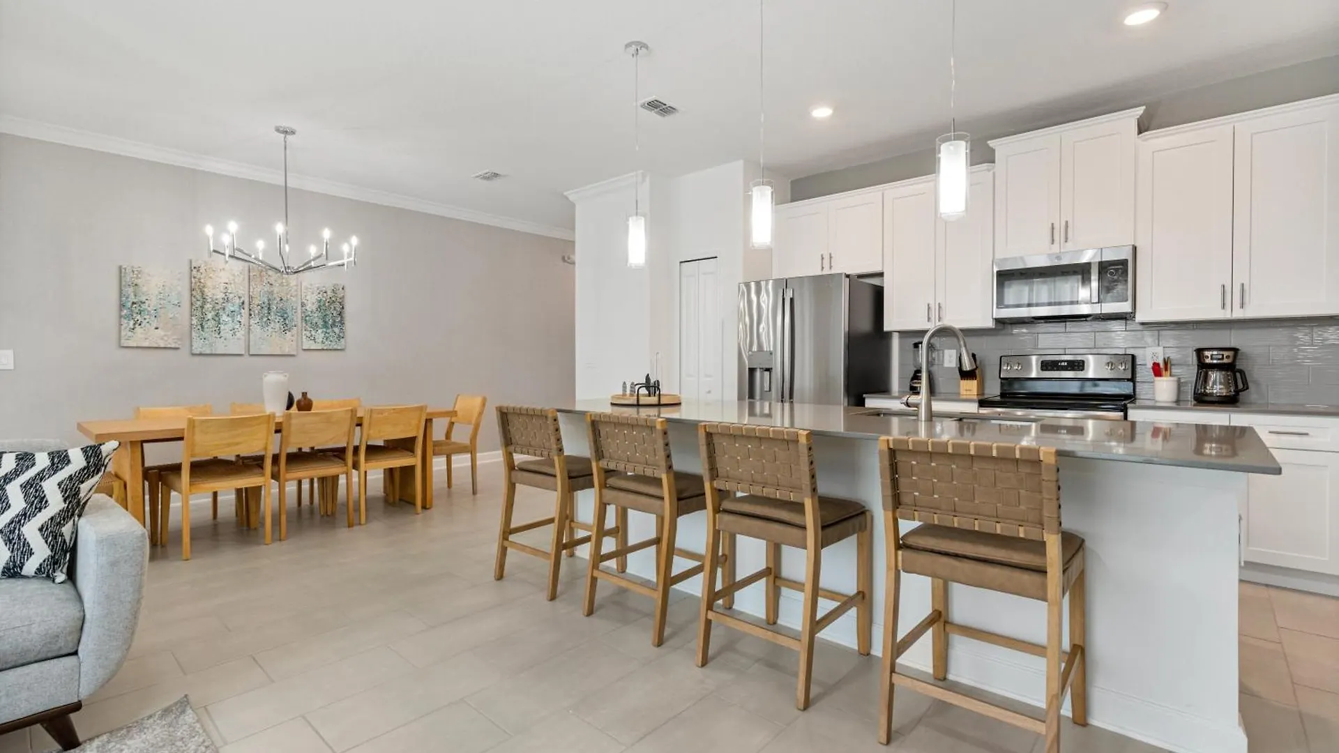 New 4 Bedrooms 3 Bathrooms At Storey Holiday home