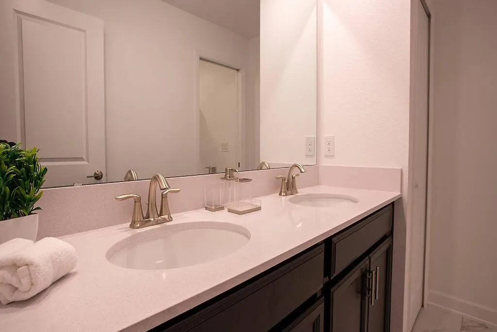 New 8 Bedrooms And 5 Bathrooms At Storey *