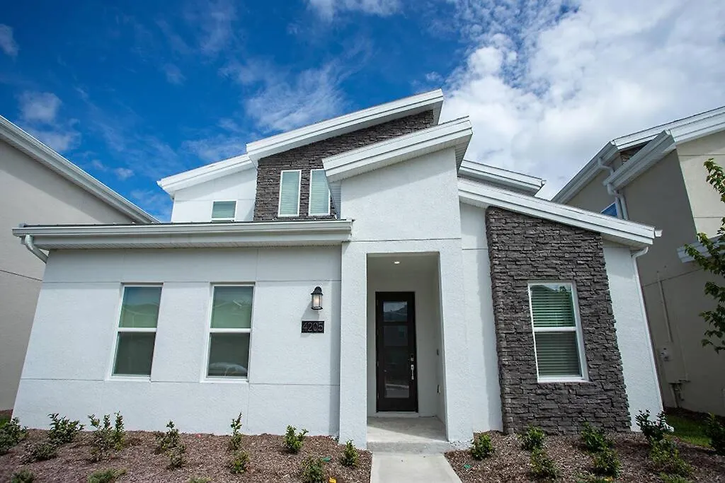 New 8 Bedrooms And 5 Bathrooms At Storey *