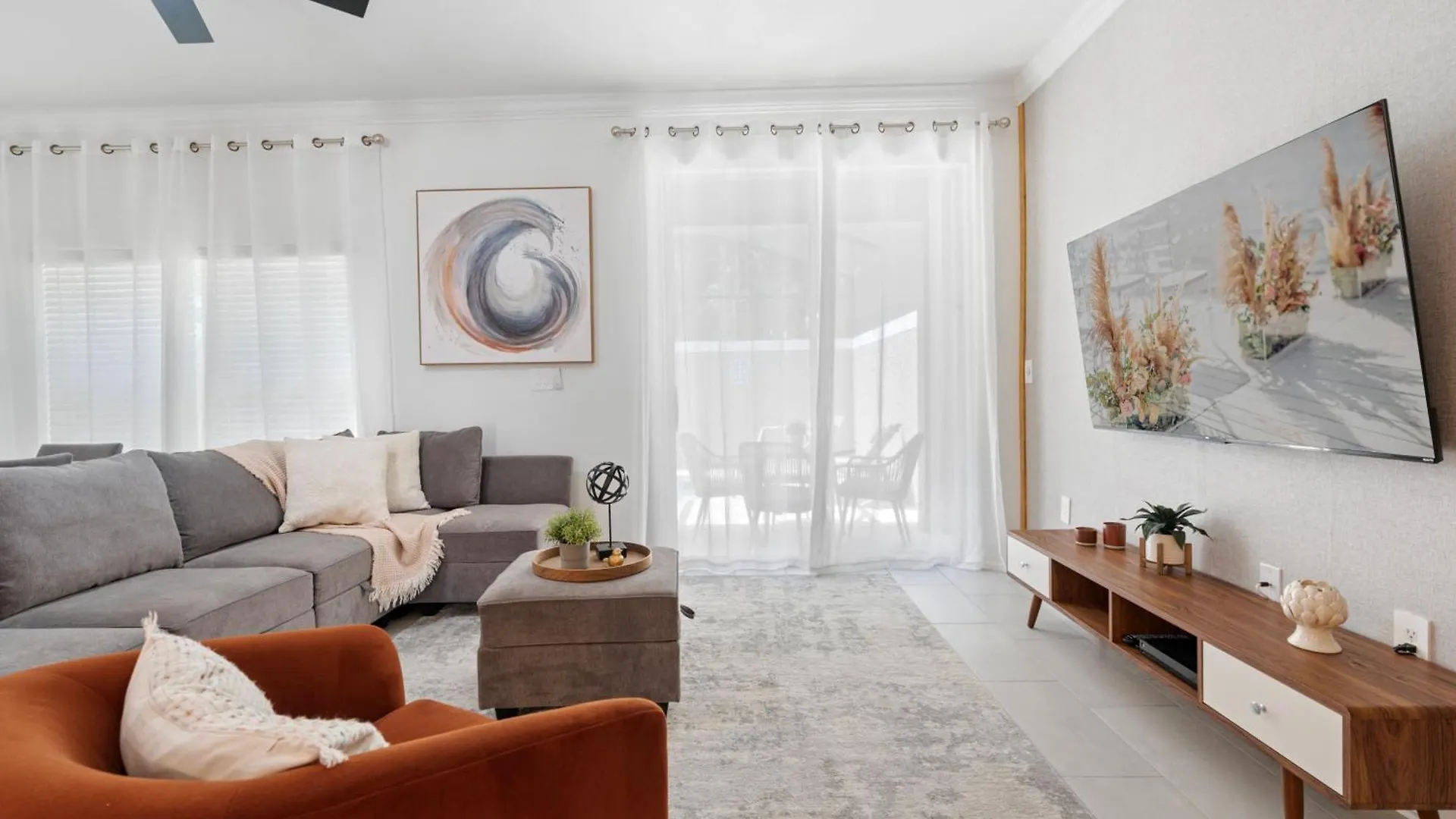 New 5 Bedrooms And 4 Bathrooms At Storey *