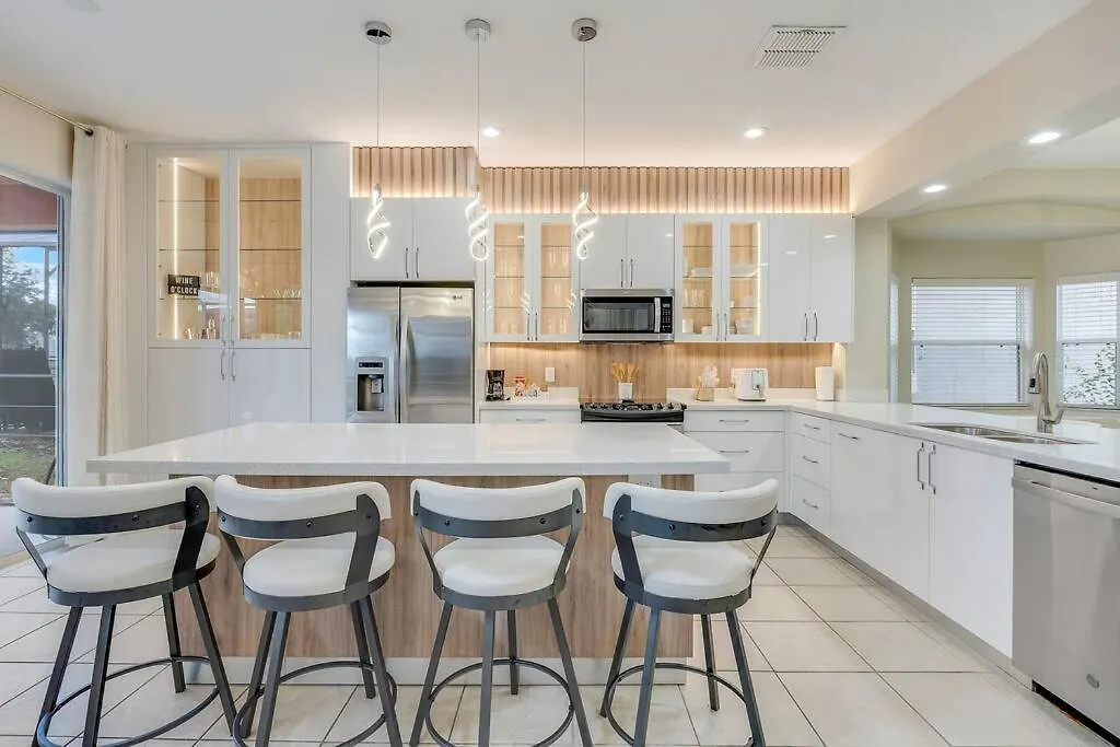 7bds 12 Min From With Private Pool & *