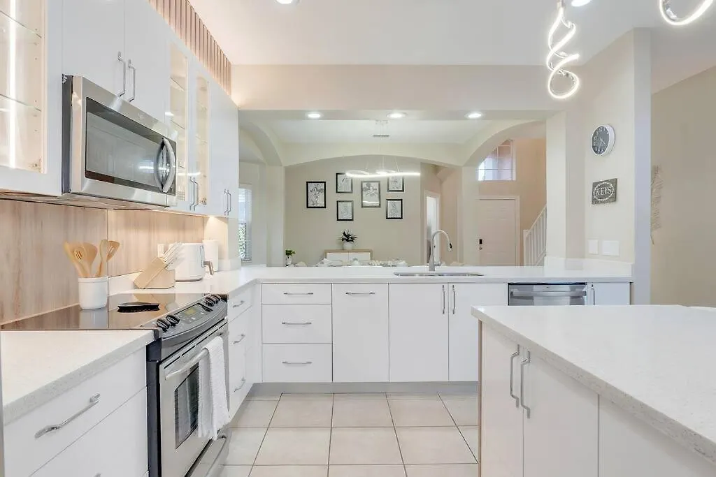7bds 12 Min From With Private Pool & *