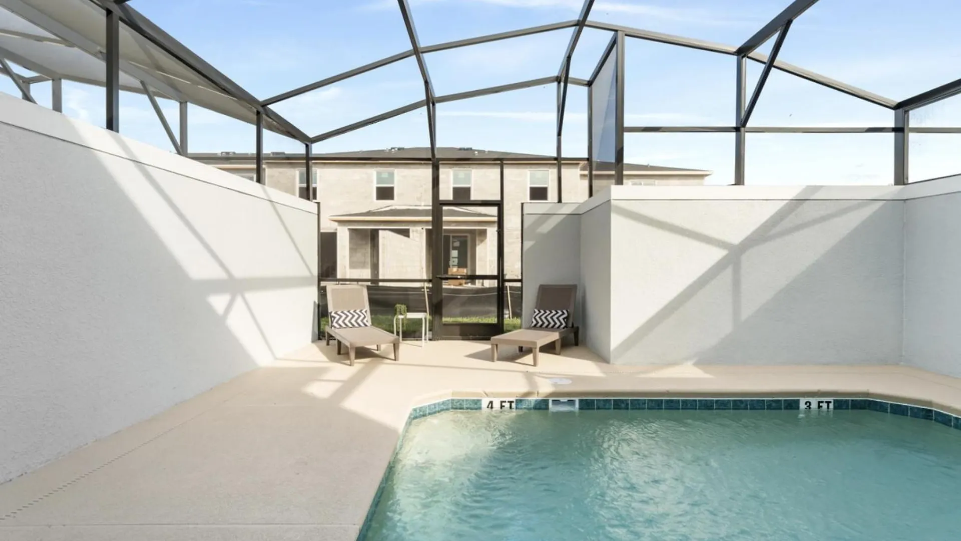 Storey Pool Free Waterpark 2 Miles To Disney! Holiday home