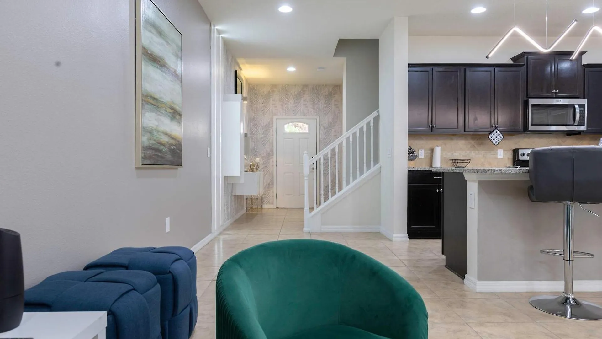 Fabulous Townhouse Near To Holiday home