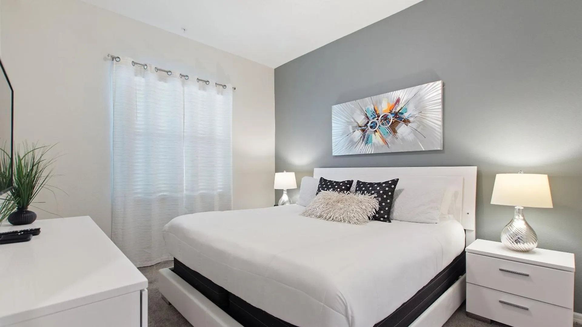 Storey 2bd Overlooking Water #840 *