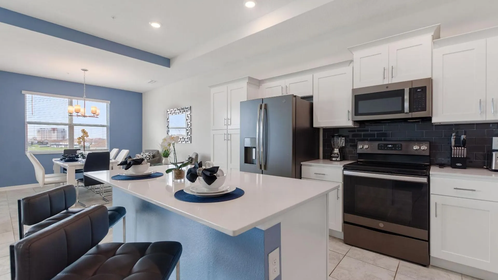 Storey 2bd Overlooking Water #840